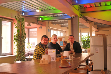 Как смешать «экстравертные» и «интровертные» отделы в одном офисе? Медиакомпания AIR Media-Tech, кажется, нашла решение. Что у нее получилось /Фото 33