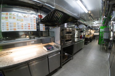 Секс-шоп з України в центрі Барселони. Війна змусила українських підприємців відкривати франшизи в Європі. Як вони планують будувати там бізнес /Фото 8