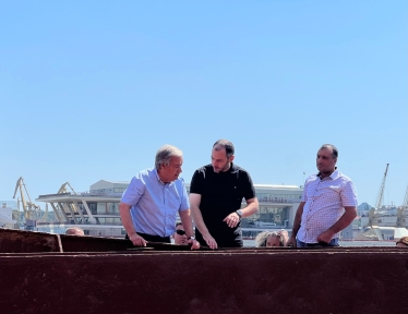 З України вже вийшло 25 суден із зерном, отримано 40 заявок на захід до портів – міністр інфраструктури /Фото 1