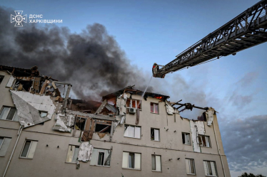 У Харкові є загиблі після удару Росії по багатоповерхівці (фото) /Фото 1