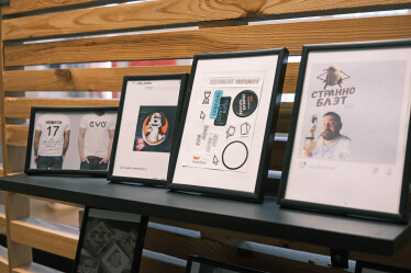 «Классные решения редко рождаются в переговорках». Как выглядит офис IT-компании EVO, где сотрудники самостоятельно могут оформлять пространство /Фото 26