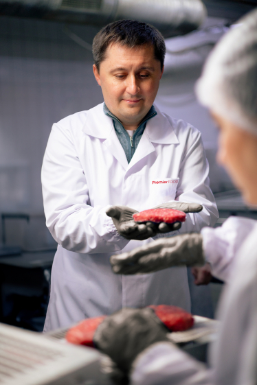 «Ті самі хот-доги з АЗК» – Віталій Войтович, засновник та CEO Premier Food Group, розповів як бренд Mr.Grill змінив культуру споживання хот-догів в Україні та чому і як компанія&amp;nbsp;допомагає розвиватися малому бізнесу /Фото 2