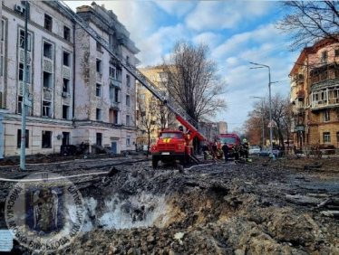 Росія завдала ракетного удару по Києву, є руйнування житлових будинків та поранені (фото) /Фото 2