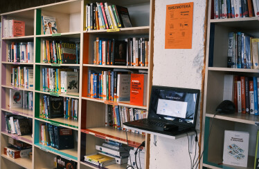 «Классные решения редко рождаются в переговорках». Как выглядит офис IT-компании EVO, где сотрудники самостоятельно могут оформлять пространство /Фото 39