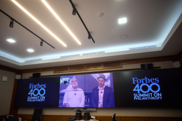 «В экономической истории Украины были темные страницы, но мы многое изменили». Интервью Владимира Зеленского на саммите Forbes /Фото 1