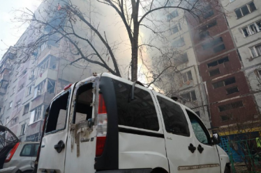 Росія обстріляла Запоріжжя, ракета влучила у багатоповерховий будинок (фото, відео) /Фото 2