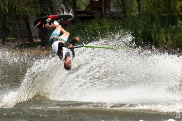 Sentosa Waterski Team/facebook.com/sentosawaterskiteam