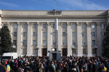 Мобільні оператори запустили в Херсоні перші базові станції, які працюють за допомогою генераторів і Starlink /Фото 2