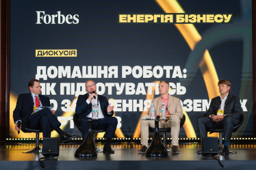 Андрій Гундер, президент Американської торговельної палати в Україні; Михайло Бубнов, СЕО Schneider Electric; Ігор Тинний, засновник енергетичного холдингу «Гідроенергоінвест-Акванова»; Андрій Герус, голова комітету ВРУ з питань енергетики