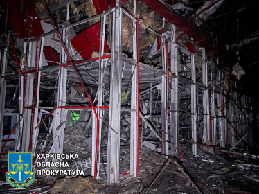 Уничтожены 100 павильонов. Что известно о российском ударе по рынку «Барабашово» в Харькове (фото) /Фото 2