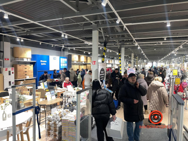 В Ірпені відкрили відновлений ТЦ «Жираф», який росіяни зруйнували у лютому 2022-го. У відбудову вклали близько $1 млн (фото) /Фото 2