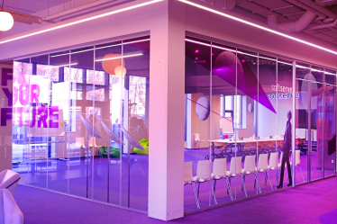 Офіс для тих, хто не хоче працювати в офісі. SoftServe відкрила новий простір у розпал пандемії. Що з цього вийшло /Фото 38