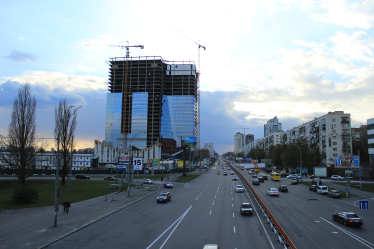 Шанс для великого недобуду. Київський комплекс Sky Towers виставили на продаж за 1,1 млрд грн. Чи можуть його добудувати