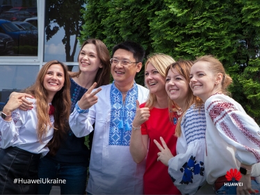 День Вишиванки в Хуавей, Київ 2019