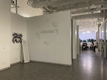 «Співробітники зможуть жити в офісі». У IT-компанії Genesis розповіли, як підготували офіс та команду на випадок блекауту /Фото 1