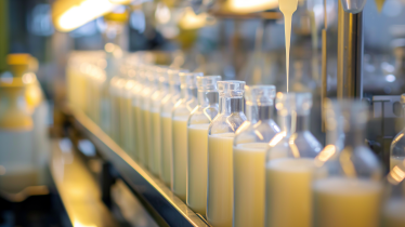 Точноферментированное молоко, молочные продукты /Изображение сгенерировано ИИ Midjourney в соавторстве с Анной Наконечной