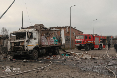 Росія атакувала Київ ракетами та «Шахедами»: є загиблі та руйнування /Фото 5