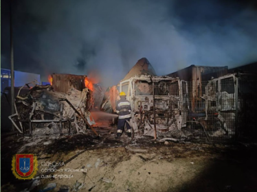 Росія вчергове атакувала Україну дронами: пошкоджено припортову інфраструктуру на Одещині, є руйнування на Черкащині та Дніпропетровщині /Фото 1