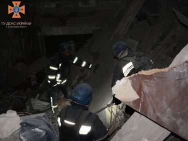 Росія вночі завдала шість ракетних ударів по Запоріжжю, є влучання у пʼятиповерхівку у центрі міста /Фото 2