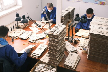 Ugears делает 100 000 3D-пазлов в месяц и продает их в 85 стран. Как выглядит производство этих необычных игрушек /Фото 19