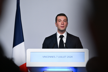 Коалиция левых сил одержала победу на парламентских выборах во Франции. Ле Пен и ее союзники только третьи /Фото 1