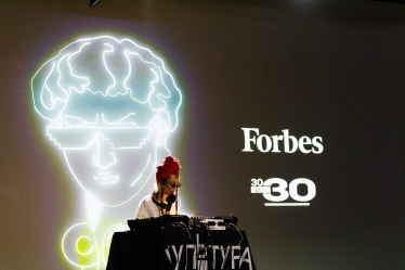Forbes нагородив учасників списку «30 до 30». Понад 50 найуспішніших молодих українців, NFT- токени від Forbes, діджей-сет від Alina Pash. Що ще було цікавого? /Фото 4