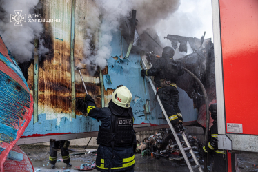 Россия дронами уничтожила часть сортировочного терминала «Новой почты» в Харьковской области (фото) /Фото 5