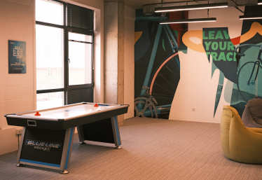 IT-компанія Intellias спробувала зміксувати простір, де народжується не тільки код, але й творчість. Що у неї вийшло /Фото 32