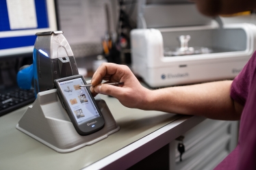 Спектрометри й аналізатори «Елватеху»