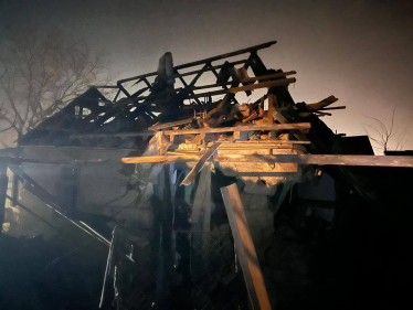 Росія атакувала Україну понад 80 дронами. У Сумах «шахед» влучив у багатоповерхівку, на Одещині пошкоджено лікарню і зерновий склад /Фото 11