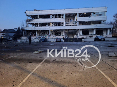 Удар по Киеву. Россия запустила шесть баллистических ракет, есть жертвы и разрушения (фото, видео) /Фото 7