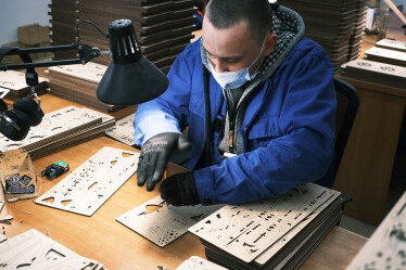 Ugears делает 100 000 3D-пазлов в месяц и продает их в 85 стран. Как выглядит производство этих необычных игрушек /Фото 18