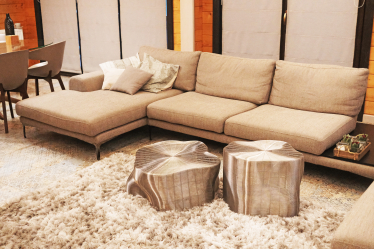 Загородный дом (почти) без дверей, с каминами и мебелью необычных форм. Как выглядит дом семьи львовских предпринимателей Лидии и Всеволода Биласов /Фото 6