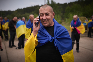 Третій обмін полоненими. Додому повернулися ще 303 українських захисників (фото) /Фото 1