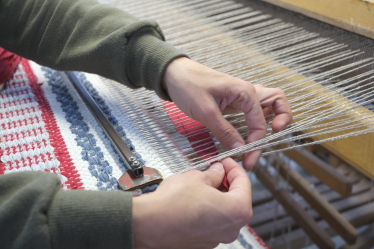 В роботі бавовняний килим Country. /Анна Наконечна