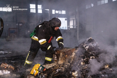 Россия дронами уничтожила часть сортировочного терминала «Новой почты» в Харьковской области (фото) /Фото 6