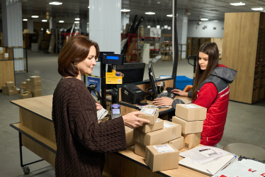 Підприємниця у відділенні Нової пошти