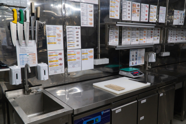 Секс-шоп з України в центрі Барселони. Війна змусила українських підприємців відкривати франшизи в Європі. Як вони планують будувати там бізнес /Фото 5