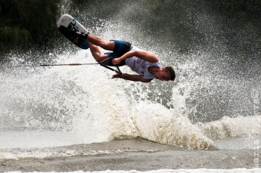 Sentosa Waterski Team/facebook.com/sentosawaterskiteam