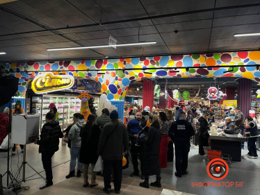 В Ірпені відкрили відновлений ТЦ «Жираф», який росіяни зруйнували у лютому 2022-го. У відбудову вклали близько $1 млн (фото) /Фото 3