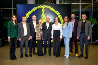 Команда Mercedes-Benz в Україні з Еліною Світоліною