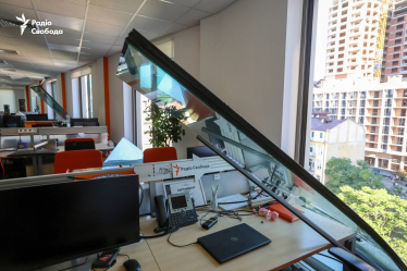 Офіси Представництва ЄС, «Української правди» та «Радіо Свобода» постраждали через російську атаку на Київ (фото) /Фото 7