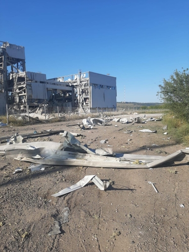 Россияне обстреляли уже разрушенный ими завод Zeus Ceramica в Славянске (фото) /Фото 1