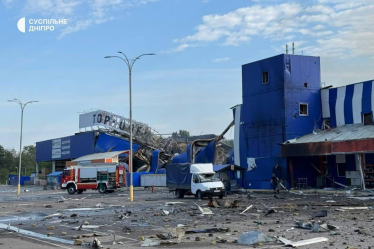 Росія ракетою знищила «Епіцентр» на 11 000 кв. м у Камʼянському: фото та відео наслідків (доповнено) /Фото 3