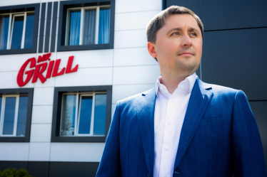 «Ті самі хот-доги з АЗК» – Віталій Войтович, засновник та CEO Premier Food Group, розповів як бренд Mr.Grill змінив культуру споживання хот-догів в Україні та чому і як компанія&amp;nbsp;допомагає розвиватися малому бізнесу /Фото 1