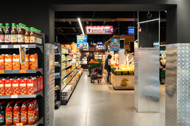 Спільні зусилля для стабільності. Як WOG, «Аврора» і АТБ попри ризики відновлюють роботу на деокупованих землях, сплачують обов’язкові та добровільні податки й розвиваються під час війни /Фото 2