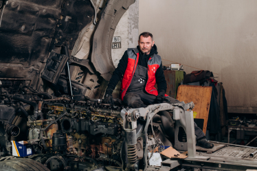 Дух незламності. Будні водія Нової пошти, який возить посилки на схід /Фото 1