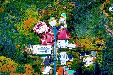 Де живе Ілон Маск відтоді, як пообіцяв позбутися «майже всієї фізичної власності» /Фото 2