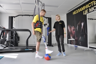 «Не здаємося і цим також ламаємо плани ворога». Як українські військові повертаються до життя після важких поранень і травм /Фото 2