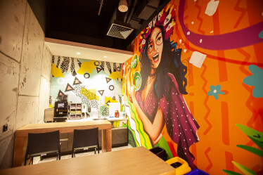 Офис-трансформер и оценка настроения по фото. Как выглядит новый инновационный рабочий хаб Fozzy Group /Фото 18